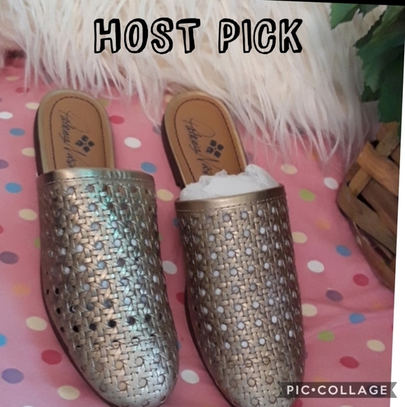 Patricia Nash Shoes - LAST PRICE DROP HP🎉NIB PATRICIA NASH GOLD MULES